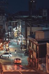 97电影网韩国爱情电影封面，男女主角在城市夜景中相遇，浪漫氛围